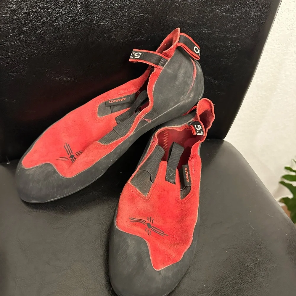 5.10 Anasazi Moccasym Climbing Shoes - Picture 2 of 7